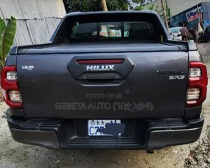 Toyota Hilux 2022 Silver