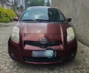 Photo - Toyota Yaris 2010 Red