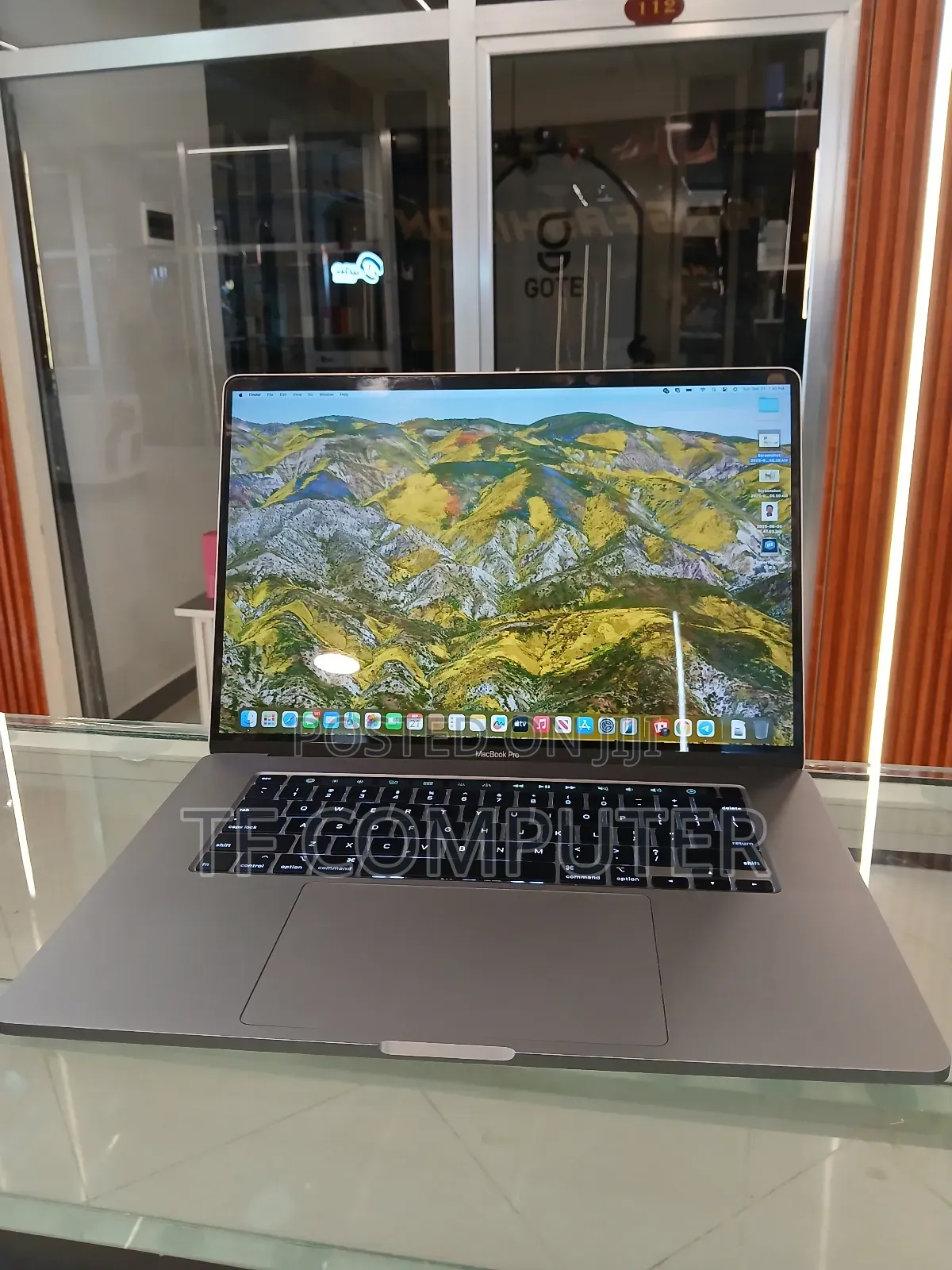 New Laptop Apple MacBook Pro 2019 16GB Intel Core I7 SSD 512GB