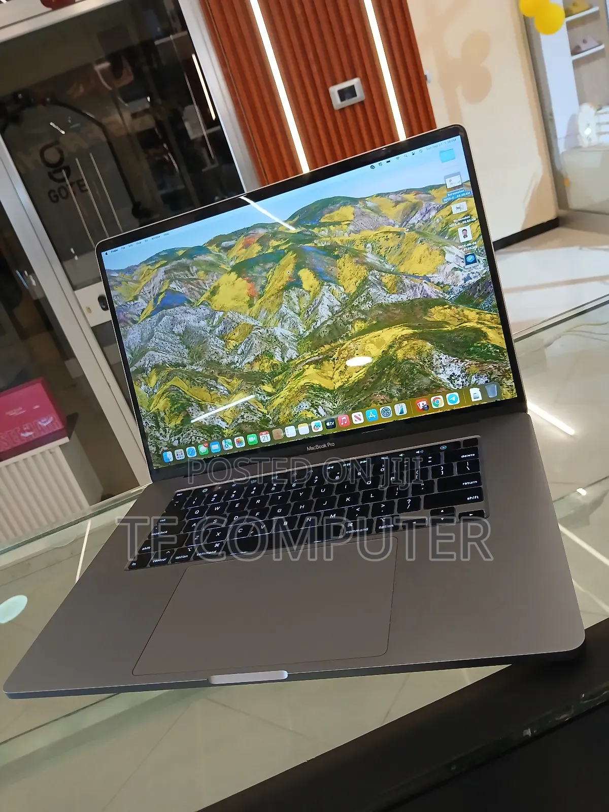 New Laptop Apple MacBook Pro 2019 16GB Intel Core I7 SSD 512GB