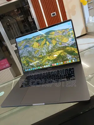 New Laptop Apple MacBook Pro 2019 16GB Intel Core I7 SSD 512GB