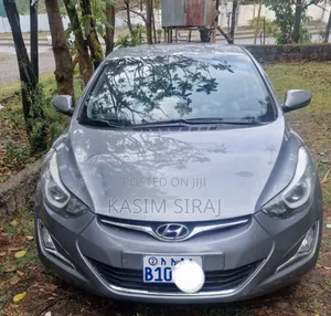 Photo - Hyundai Avante 2015 Silver