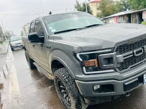 Photo - Ford F-150 XLT 4x2 Regular Cab Styleside 6.5 ft. box 122 in. WB 2020