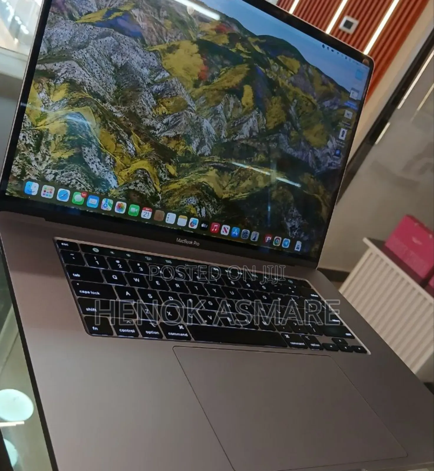 New Laptop Apple MacBook Pro 2019 16GB Intel Core I7 SSD 512GB