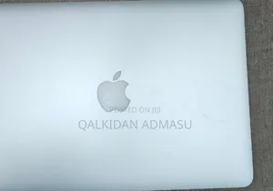 New Laptop Apple MacBook 2015 8GB Intel Core I5 SSD 256GB