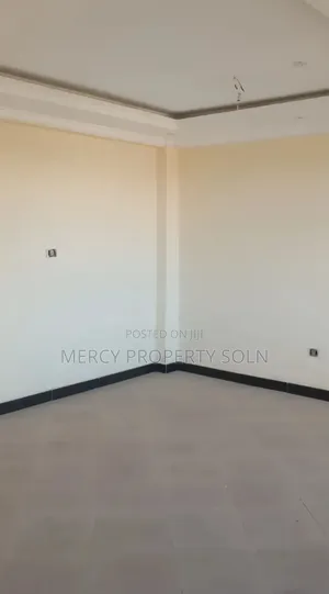 የሚከራይ መጋዘን አያት አከባቢ በቂ ቢሮ ጋር Warehouse for Rent in Ayat Addis Ababa