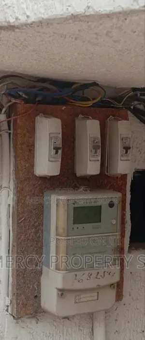 የሚከራይ መጋዘን አያት አከባቢ በቂ ቢሮ ጋር Warehouse for Rent in Ayat Addis Ababa