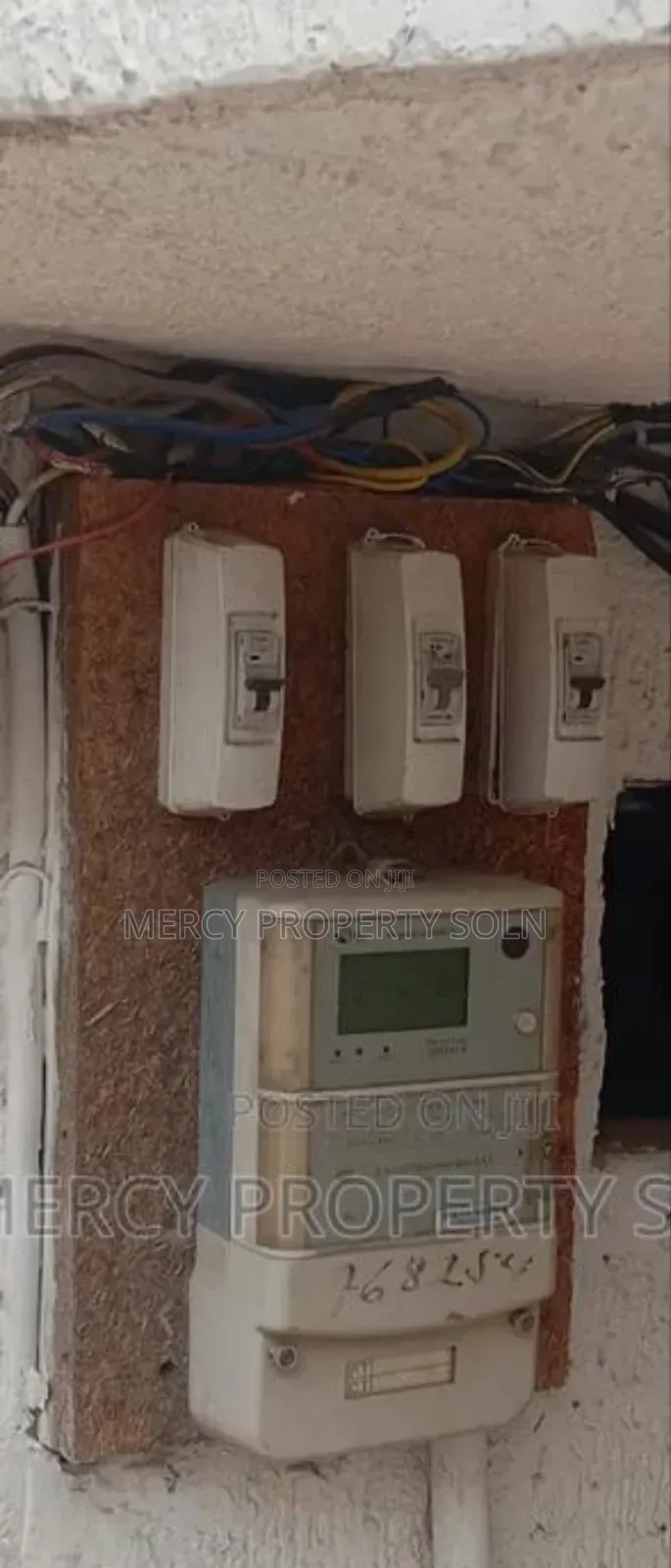 የሚከራይ መጋዘን አያት አከባቢ በቂ ቢሮ ጋር Warehouse for Rent in Ayat Addis Ababa