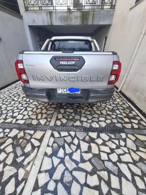 Toyota Hilux Revo Double Cab Deisel 2.8 AWD 2021 Silver