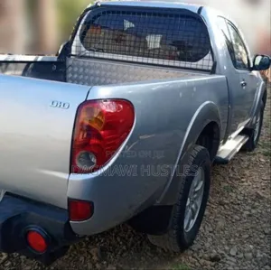Mitsubishi L200 Club Cab 2.5 136hp 4WD 2007 Silver