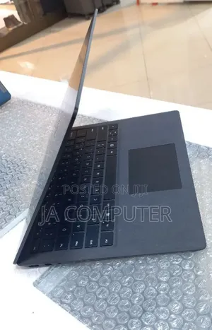 New Laptop Microsoft Surface Laptop 2 16GB Intel Core I7 SSD 512GB