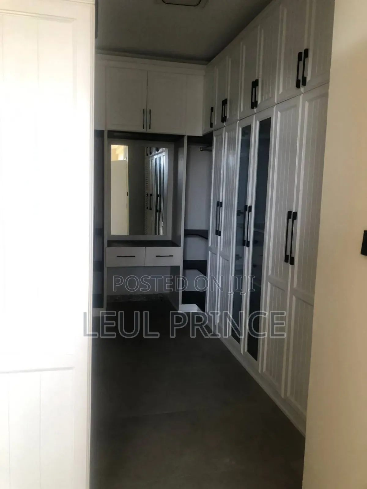 Closet Shiba Furniture