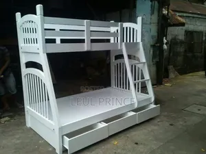 የ ልጆች ተደራራቢ አልጋ