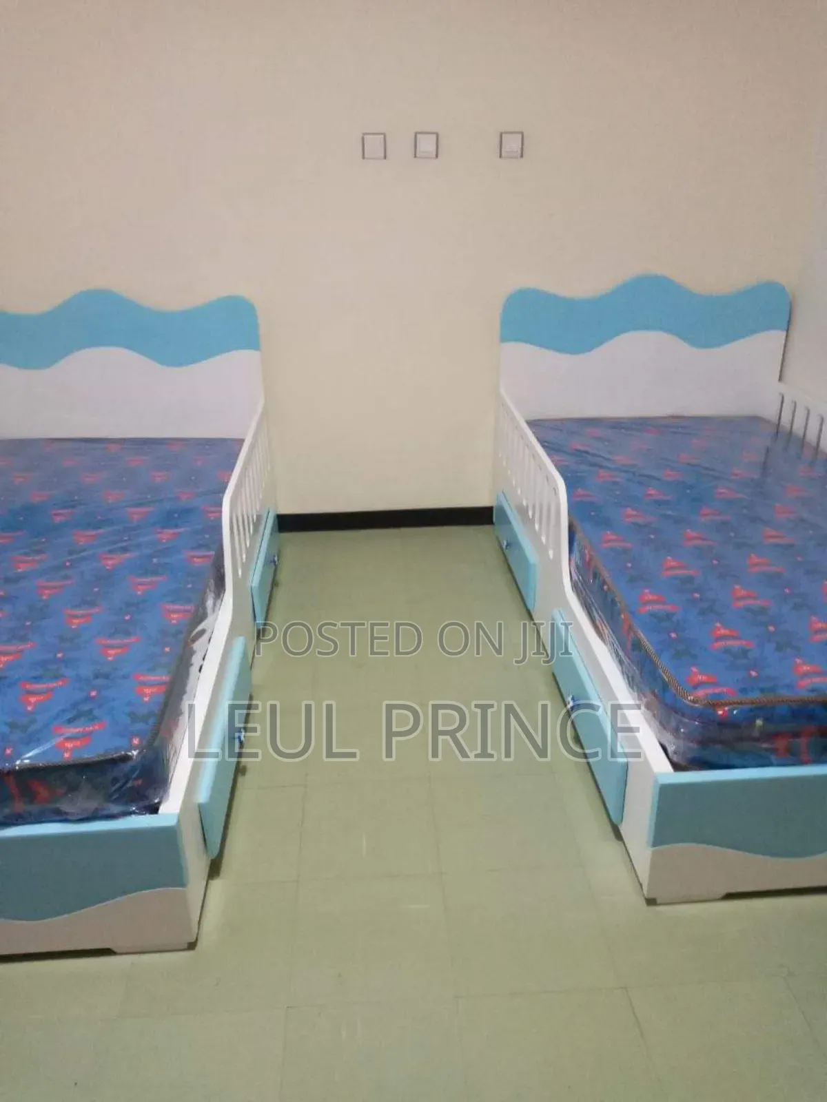 የ ልጆች ተደራራቢ አልጋ