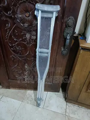 Photo - Axilla or Underarm Crutches出፬useful for Client With Injuries Condition