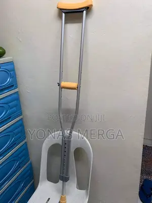 Crutches回品crutches Are Measured and Adjusted to Suit Every Patient