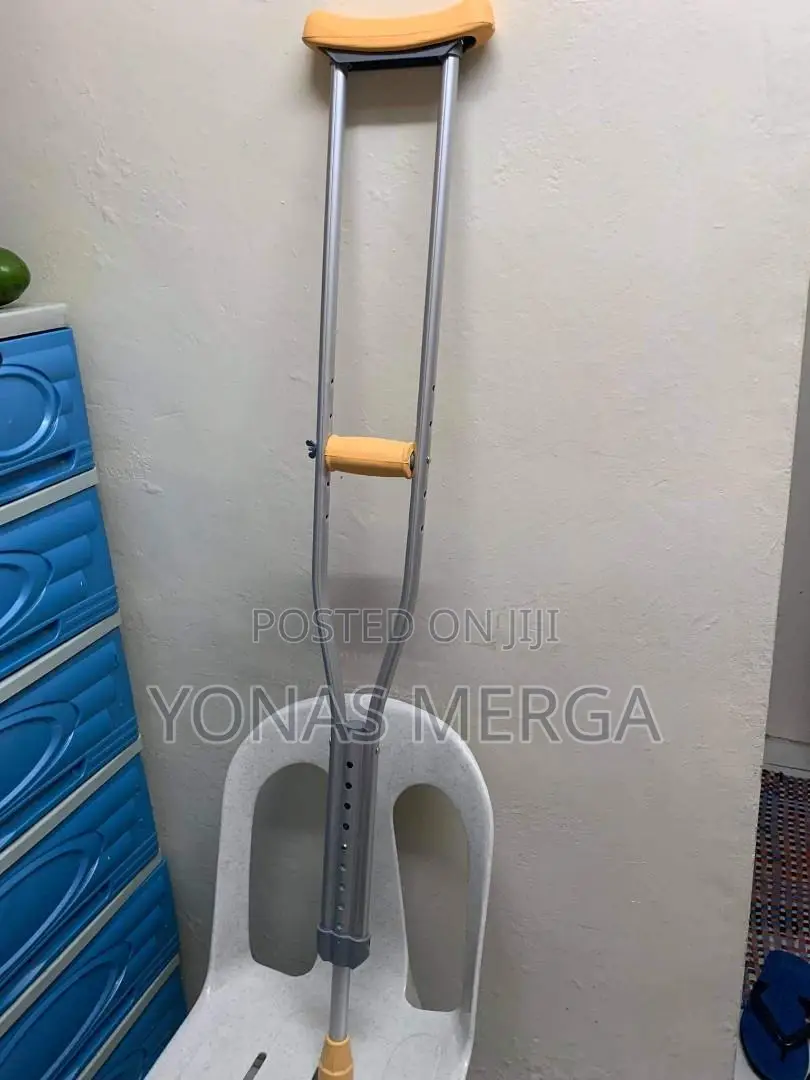 Crutches回品crutches Are Measured and Adjusted to Suit Every Patient