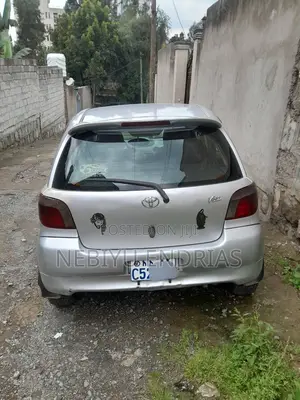 Toyota Vitz 2001 Silver