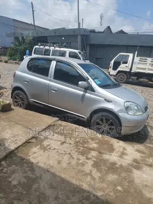 Toyota Vitz 2001 Silver