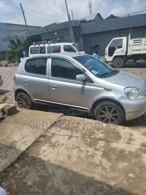 Toyota Vitz 2001 Silver