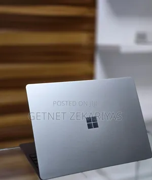 New Laptop Microsoft Surface 8GB Intel Core I5 SSD 256GB