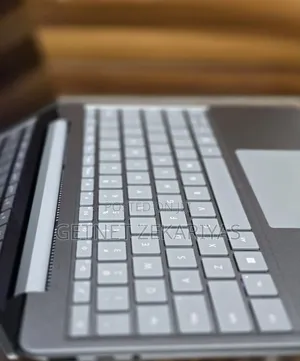 New Laptop Microsoft Surface 8GB Intel Core I5 SSD 256GB