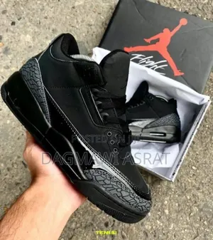 Photo - Jordan 3 Black Cat