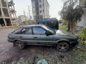 Photo - Toyota Corolla 1991 Gray