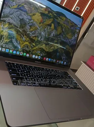 New Laptop Apple MacBook Pro 2019 16GB Intel Core I7 SSD 512GB