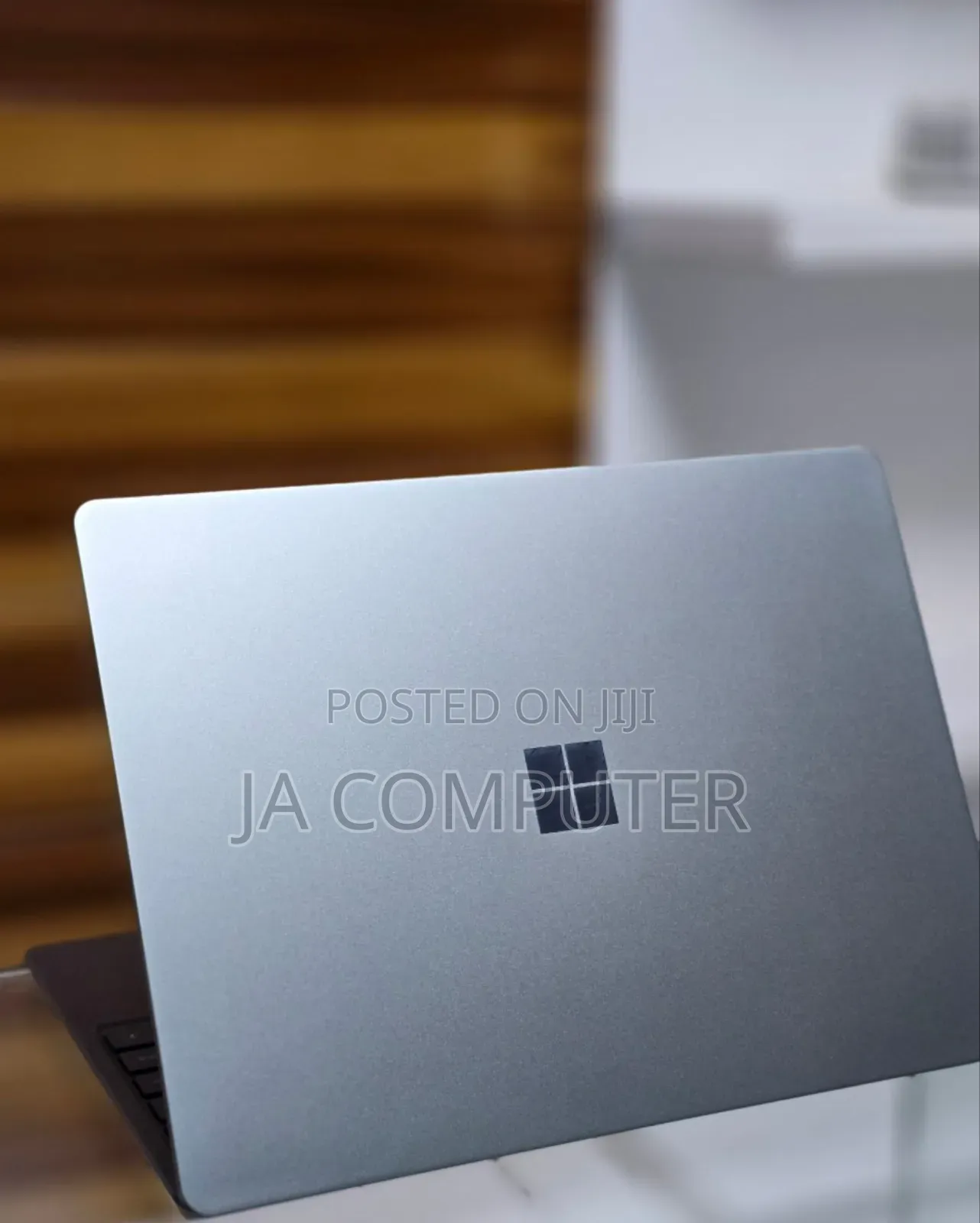 New Laptop Microsoft Surface Laptop 8GB Intel Core I5 SSD 256GB