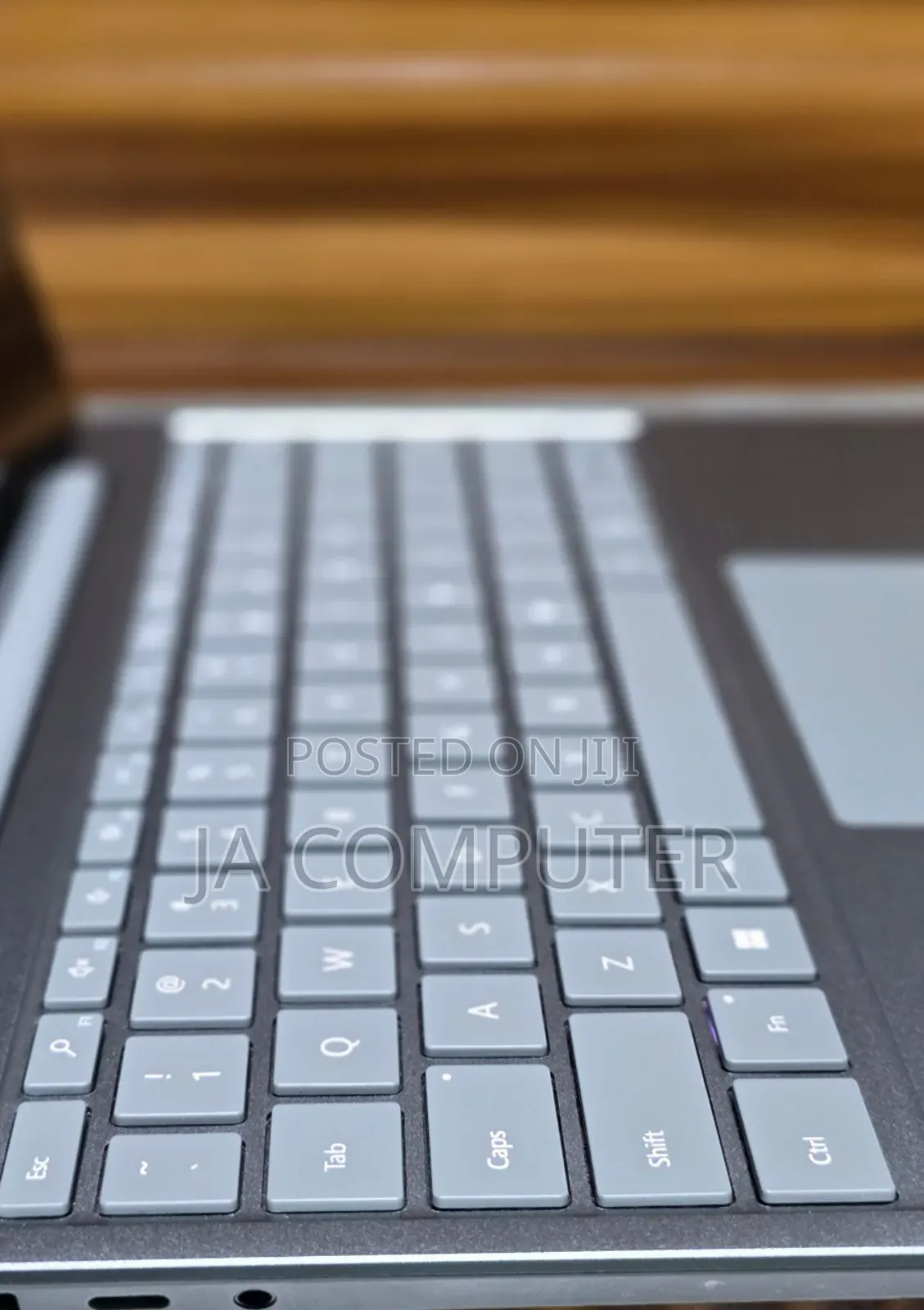 New Laptop Microsoft Surface Laptop 8GB Intel Core I5 SSD 256GB