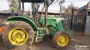 Photo - Jhondeer Tractor 95hp