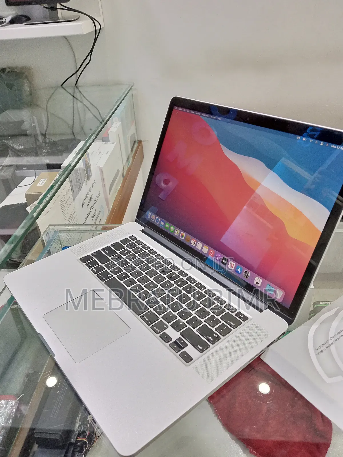 New Laptop Apple MacBook Pro 2015 16GB Intel Core I7 SSD 256GB