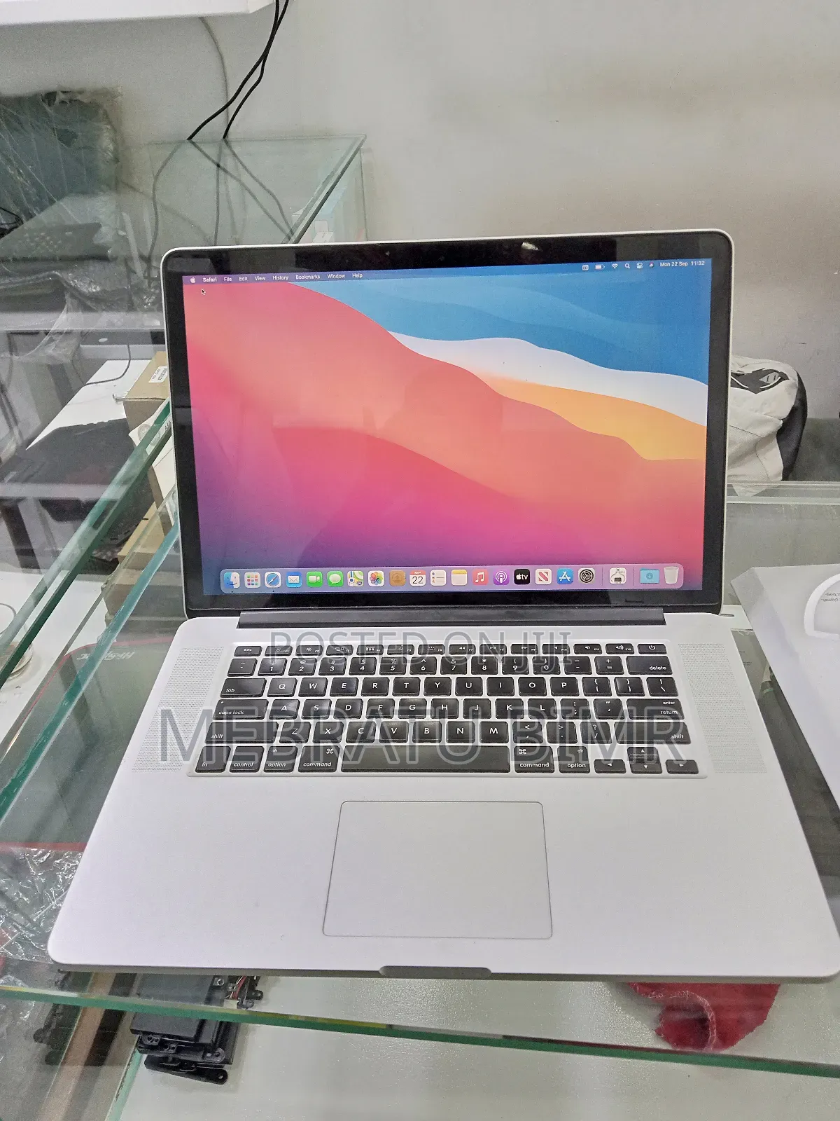 New Laptop Apple MacBook Pro 2015 16GB Intel Core I7 SSD 256GB