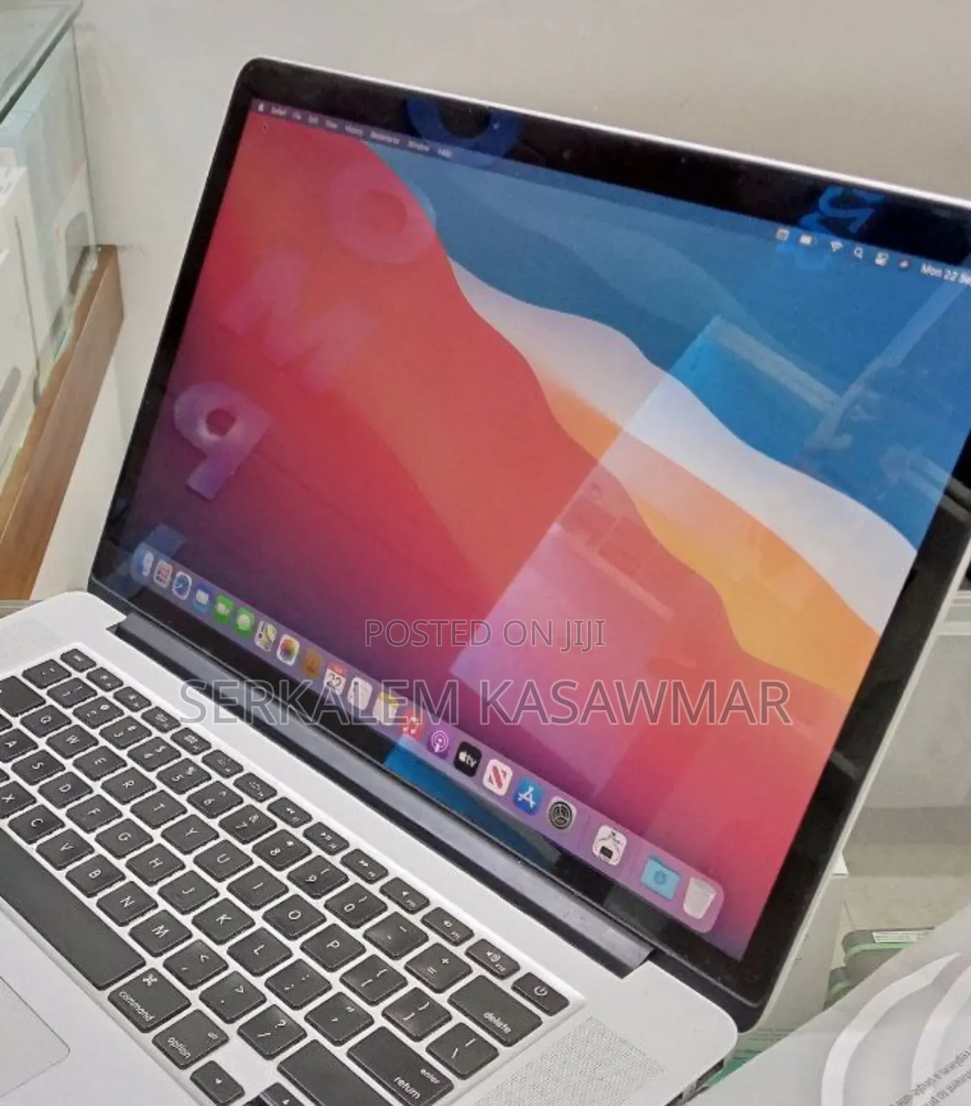 New Laptop Apple MacBook Pro 2015 16GB Intel Core I7 SSD 256GB
