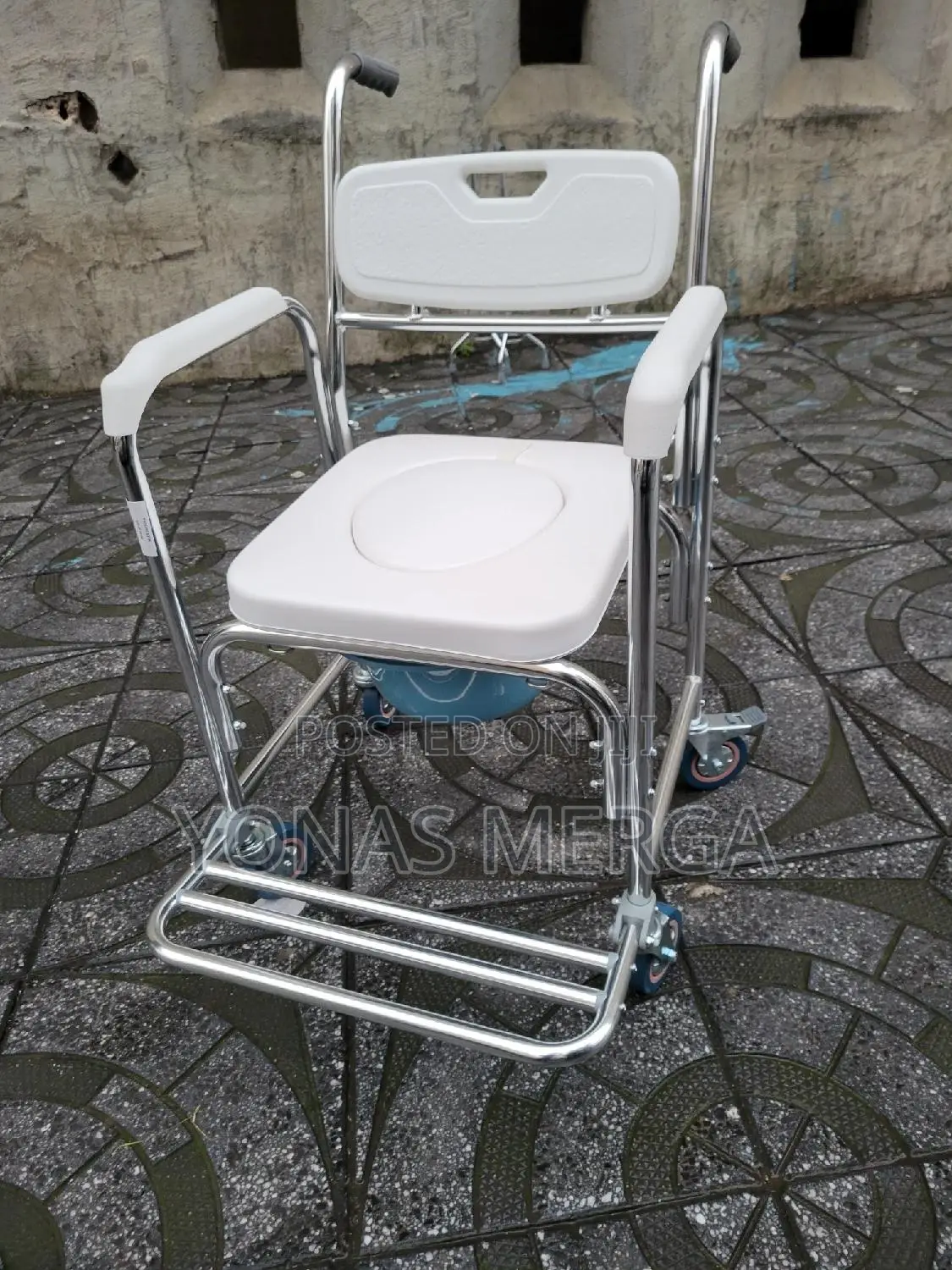 3-in-1 Shower Commode Wheelchair頑=Commode Chair Aluminum Frame Smooth