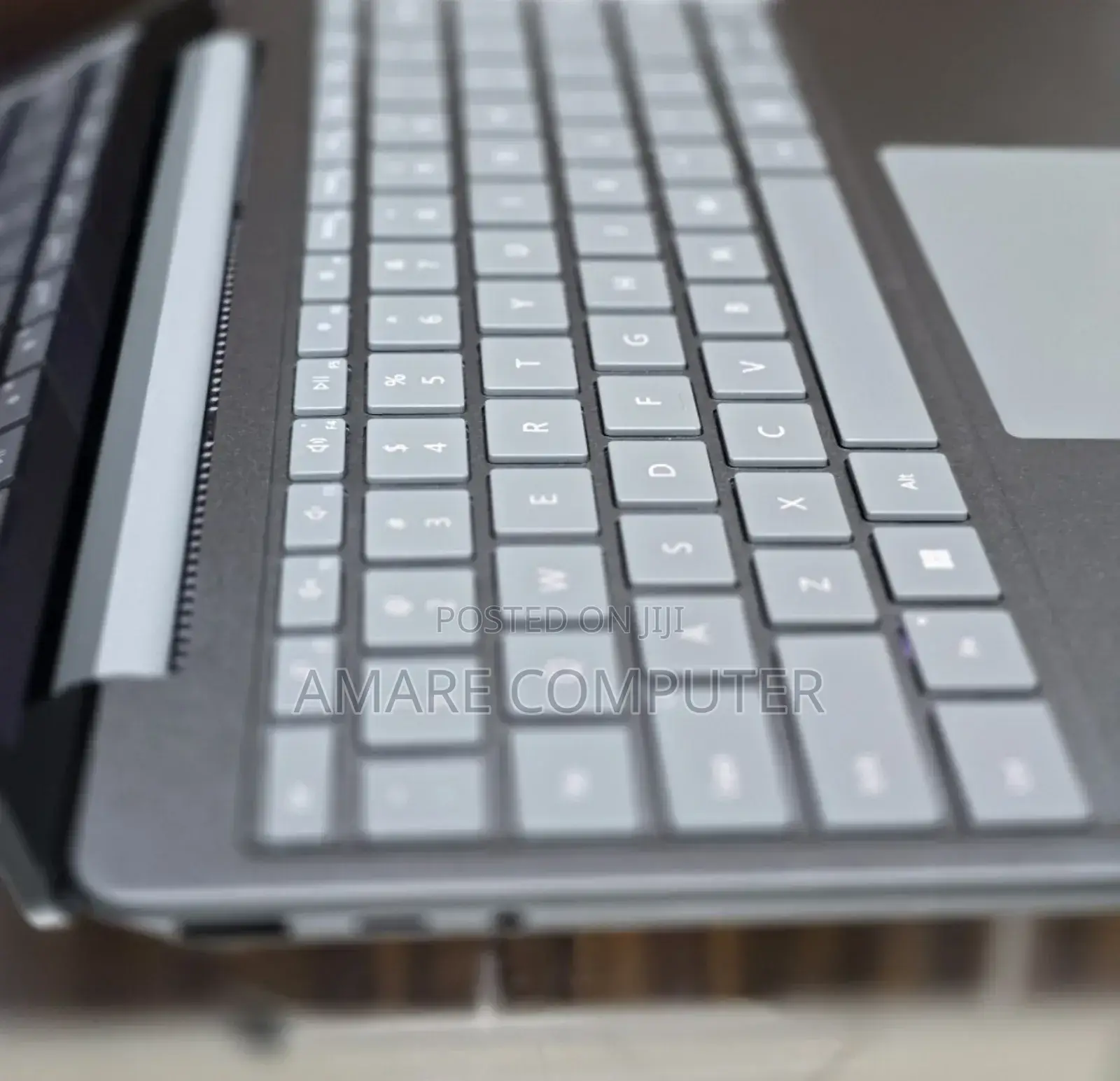 New Laptop Microsoft Surface 8GB Intel Core I5 SSD 256GB