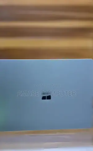 New Laptop Microsoft Surface 8GB Intel Core I5 SSD 256GB