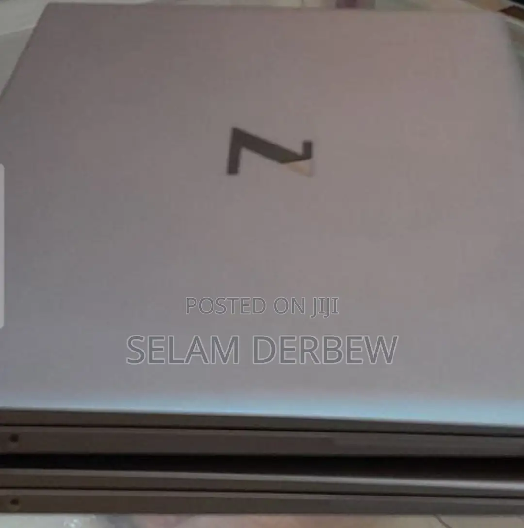 New Laptop HP ZBook Firefly G8 32GB Intel Core I7 SSD 512GB