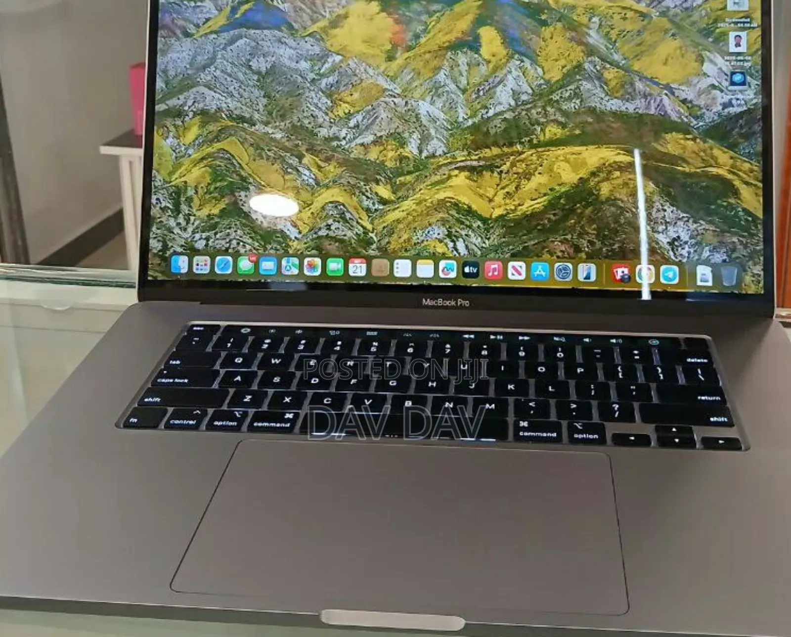 New Laptop Apple MacBook Pro 2019 16GB Intel Core I7 SSD 512GB