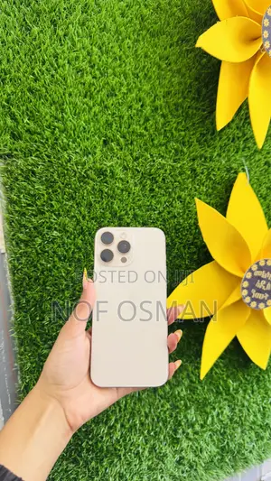 Photo - Apple iPhone 16 Pro Max 256 GB Gold