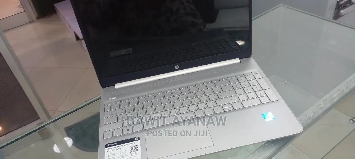 New Laptop HP 15-Dy1031wm 8GB Intel Core I3 SSD 256GB