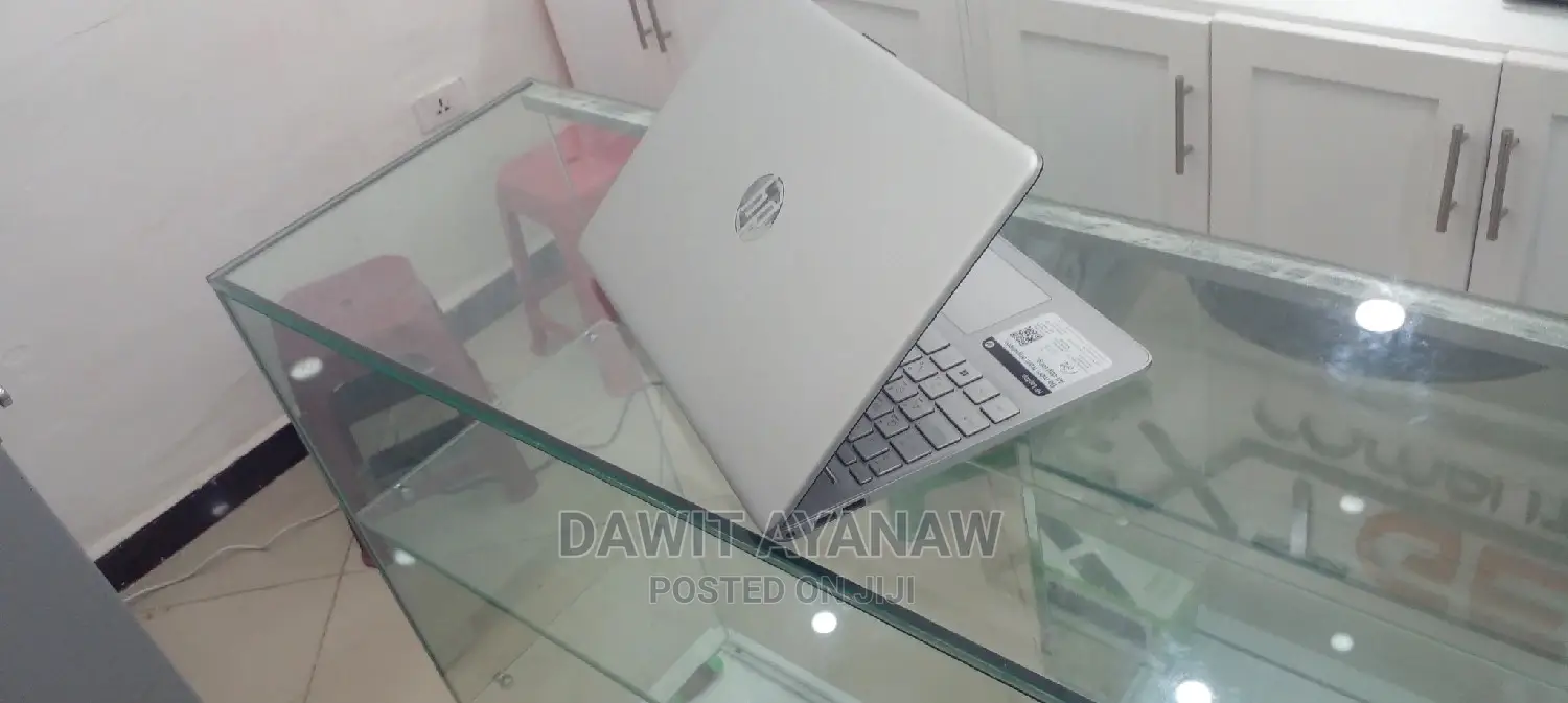 New Laptop HP 15-Dy1031wm 8GB Intel Core I3 SSD 256GB