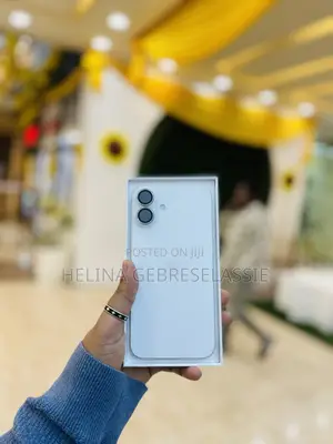 Photo - New Apple iPhone 16 Plus 256 GB White