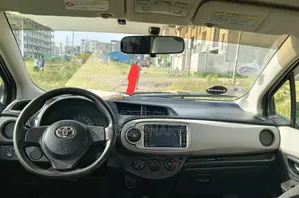 Toyota Yaris 2012 Silver