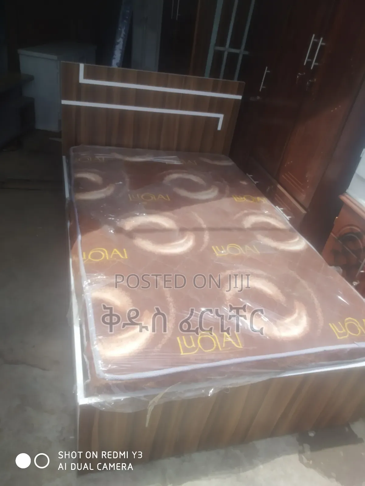 1.20c.M አልጋ ከነፍራሹ ሙሉ ናምኔት በውሀ የሚወለወሉ ከአስተማማኝ ብረትና ችፑድ ጋር