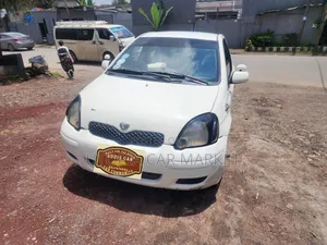Photo - Toyota Vitz 2003 White