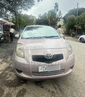 Photo - Toyota Yaris 2005 Pink