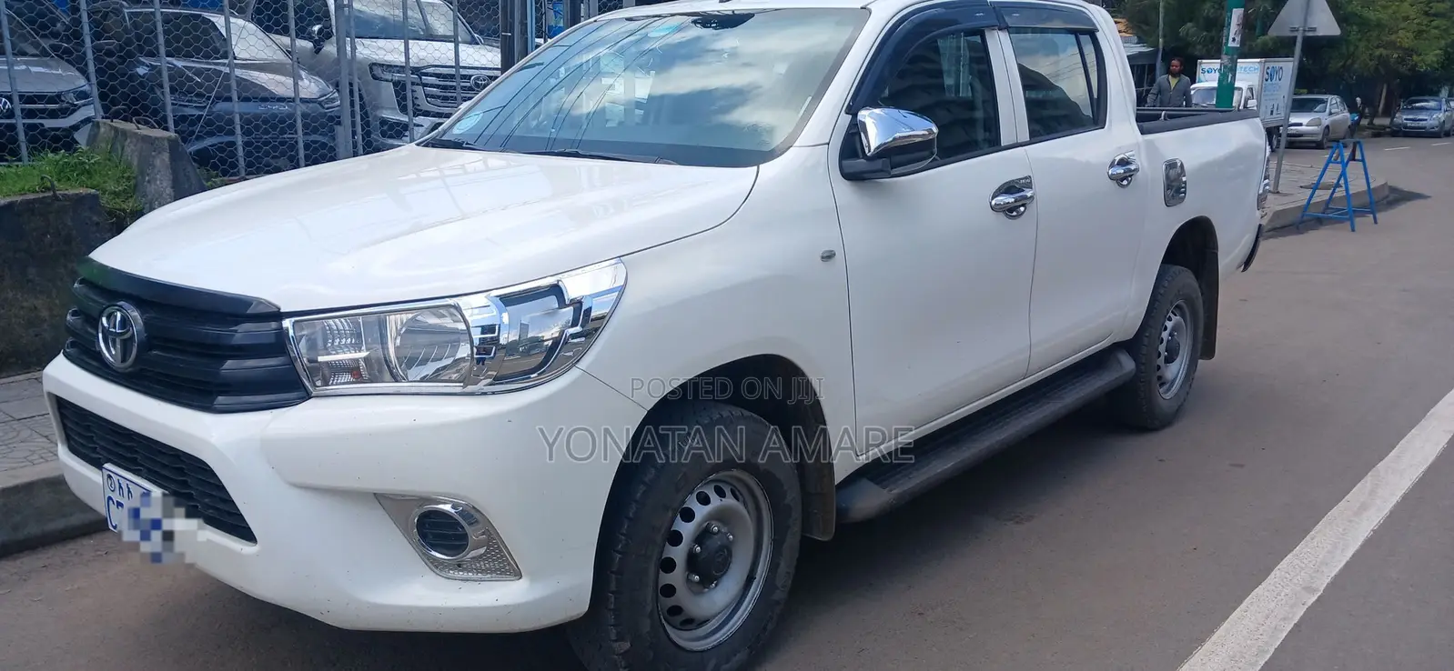 Toyota Hilux Revo Double Cab Deisel 2.4 AWD 2017 White