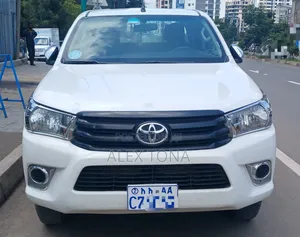 Photo - Toyota Hilux 2017 White